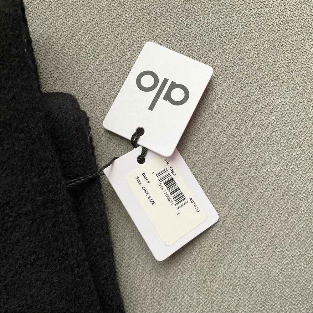 Alo Yoga Merino Wool Oversized Scarf Black - Picture 5 of 7
